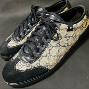 Gucci Blue & Cream Suede Sneaker Size 7.5 C or 8.5 US Men's marks on sides/upper